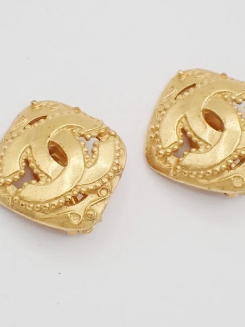 CHANEL CC Diamond Shape Button Earrings 96 AClip-On Gold GHW Vintage 83RL871